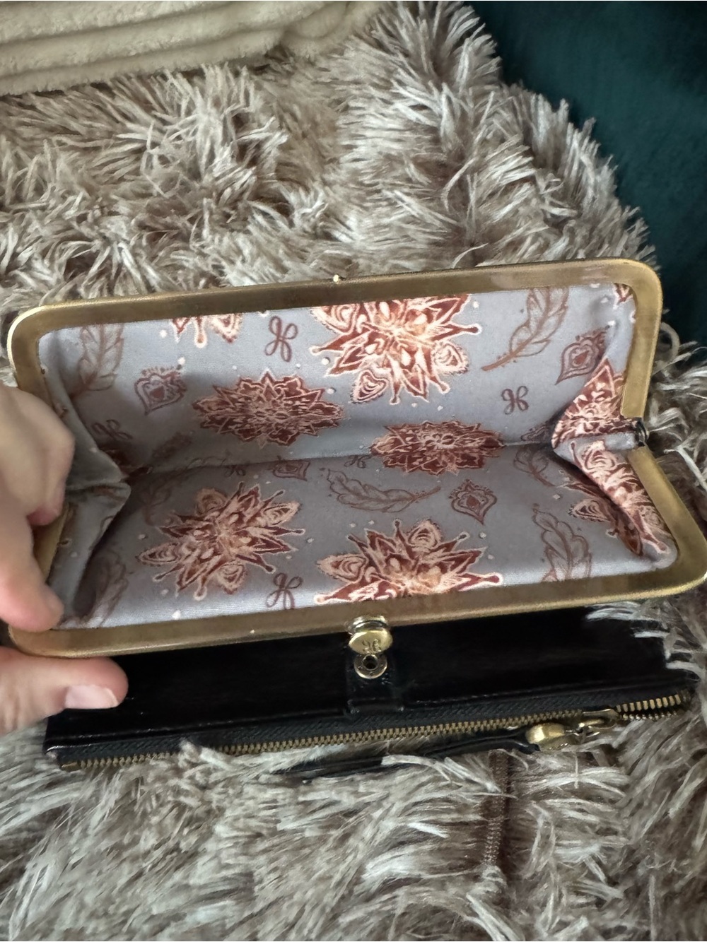NWOT HOBO Continental Bi-Fold Wallet with Kisslock, Zipper, and Outer Pocket - Picture 5 of 8